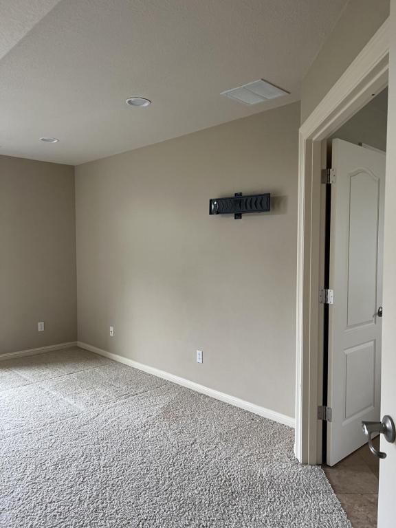 Building Photo - 15715 SE Bybee Dr