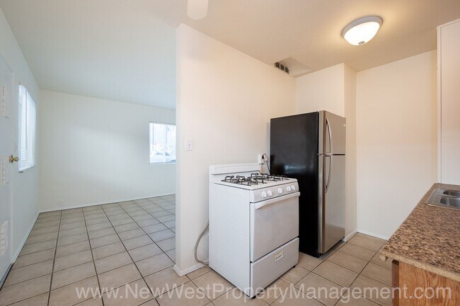 Building Photo - 553 22nd St