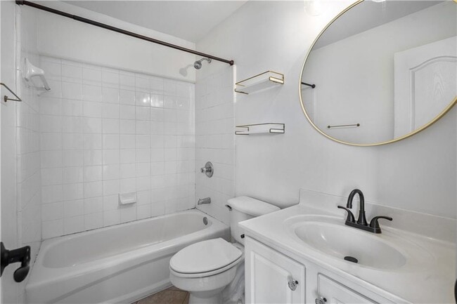 Building Photo - 3713 Lake Edge Dr