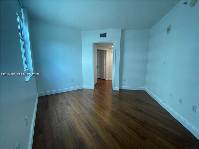 Building Photo - 9201 Collins Ave