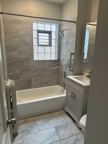 Building Photo - 2536 N Austin Ave