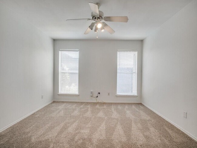 Building Photo - Remodeled Central Dallas Condo