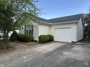 Building Photo - Great 3 Bed, 2 Bath Ranch home in Concord'...
