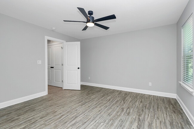 Building Photo - 915 Yellowstone Dr