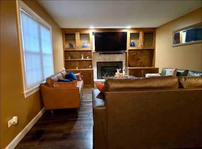 Building Photo - 5469 Barnwood Dr