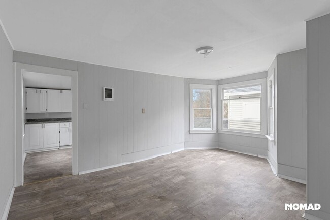 Building Photo - Charming 1BR Duplex in Salem