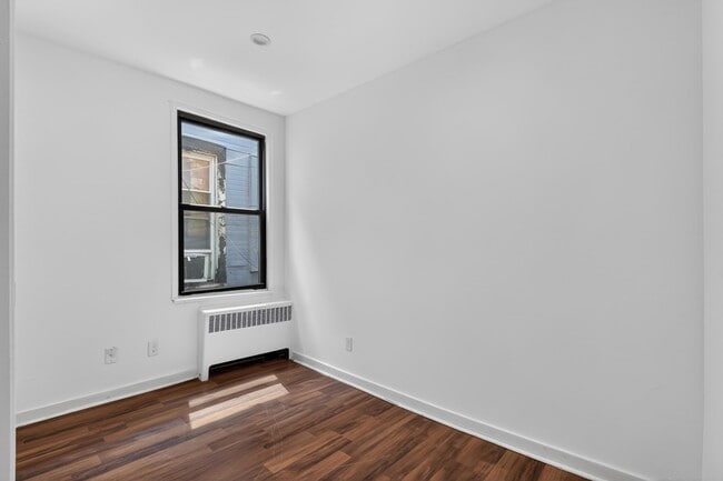 Building Photo - 353.5 Broadway