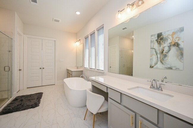 Building Photo - 9006 Meadow Bridge Dr