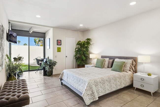 Building Photo - 1411 Via Isla