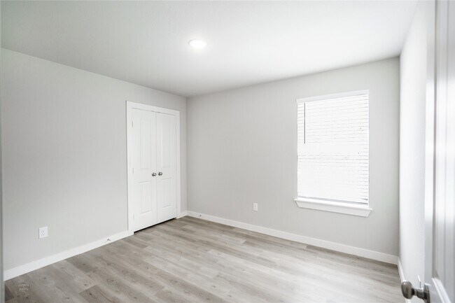 Building Photo - 2718 Baron Ave