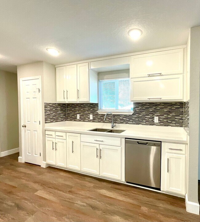 Building Photo - Modern Home With Covered Patio & Fenced Yard!