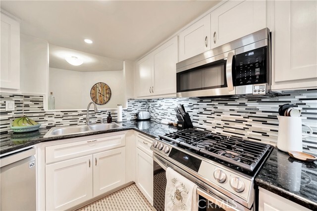 Building Photo - 25151 Via Catalina