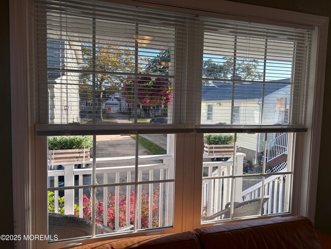 Building Photo - 406 9th Ave