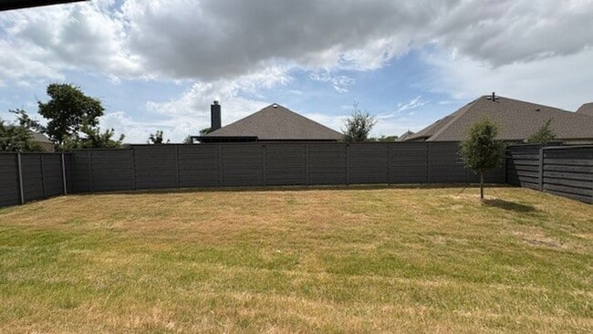 Building Photo - 2 Story Luxury 5 Bedroom Home !!