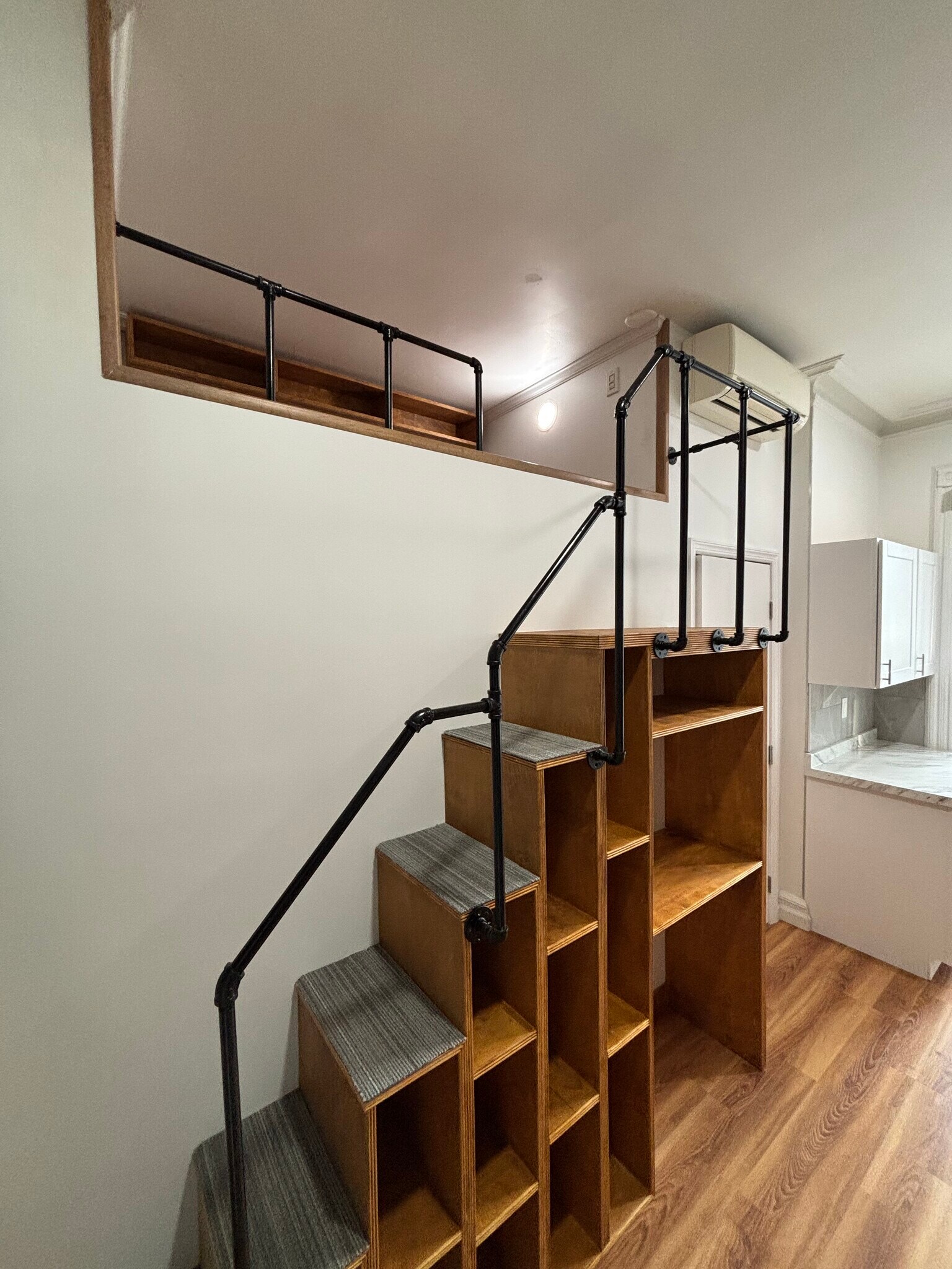 Building Photo - 605 Bramhall Ave