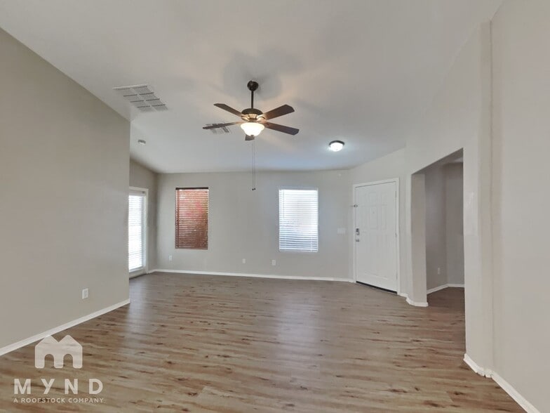 Building Photo - 41613 W Sunland Dr