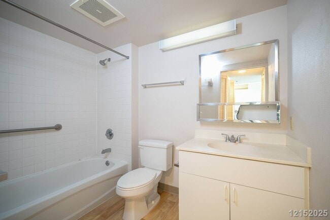 Building Photo - 215 N King St