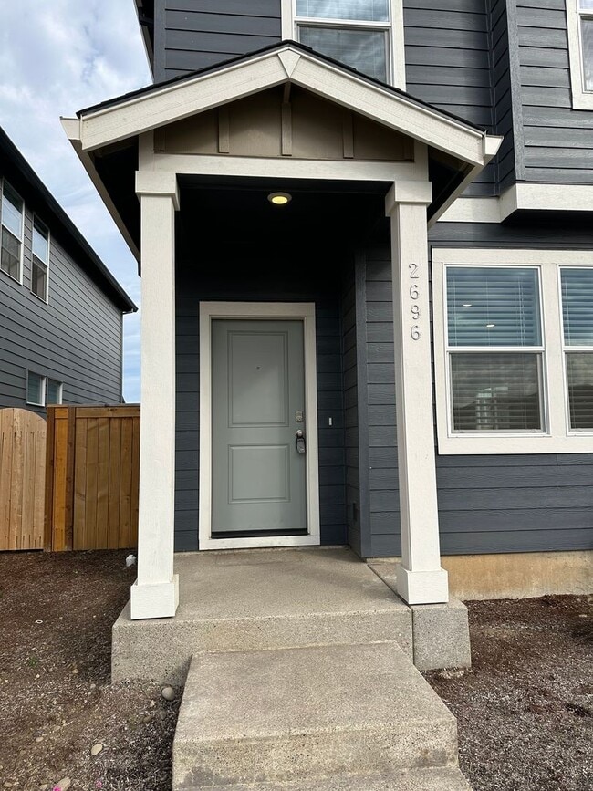 Building Photo - 4 bedroom 2.5 bathroom home!