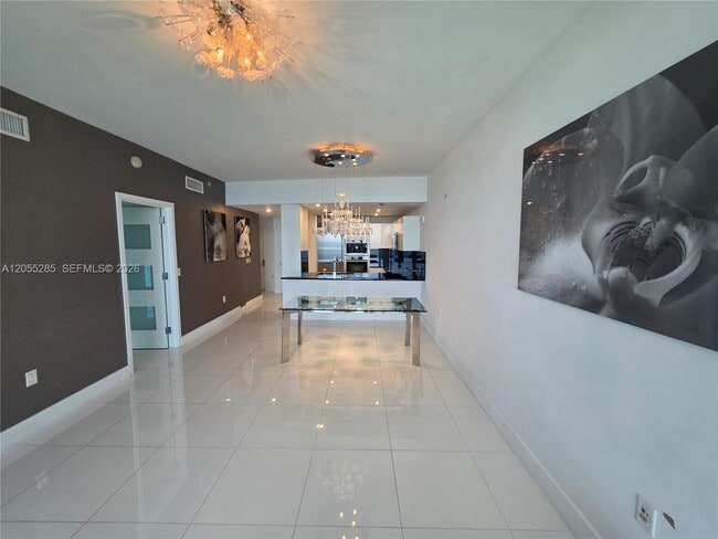 Building Photo - 17121 Collins Ave