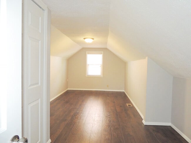 Building Photo - 3 Bed - 1 Bath Cape Cod for Rent!