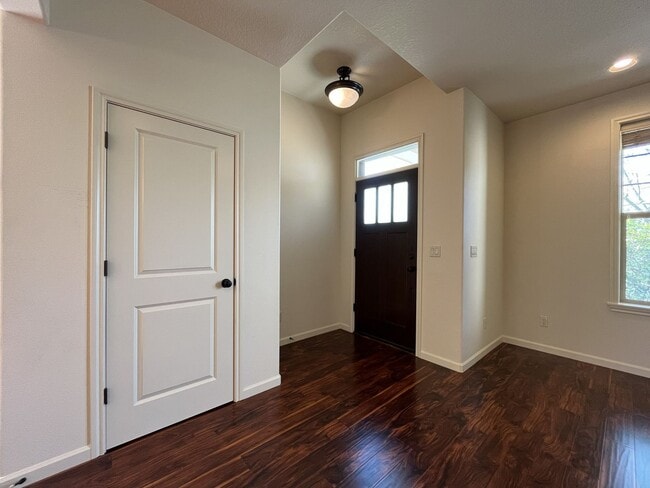 Building Photo - 3BD/3BA Bethany Home with Vaulted Ceilings, Stainless Appliances & Gas Fireplace