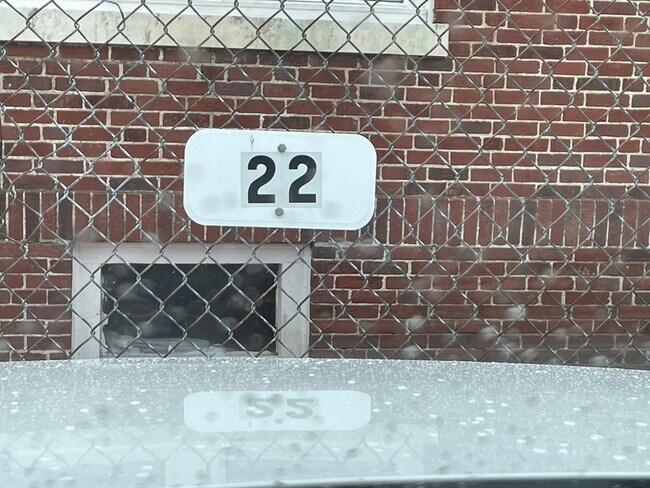 Building Photo - 58 Elm St