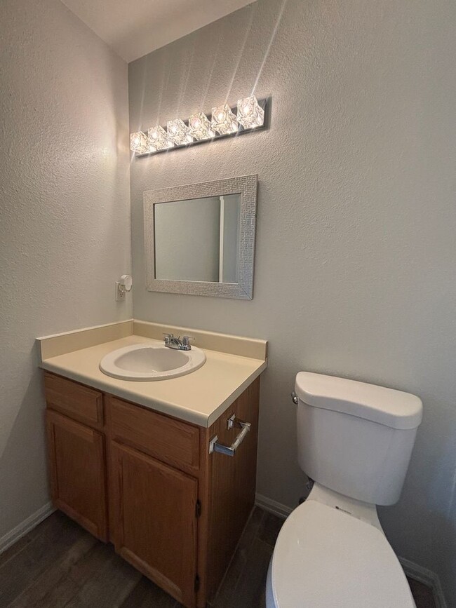 Building Photo - Large 2-story townhome with finished basement & 1-car garage!