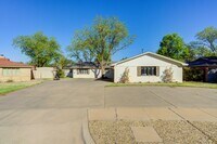 Building Photo - 3824 64th Dr