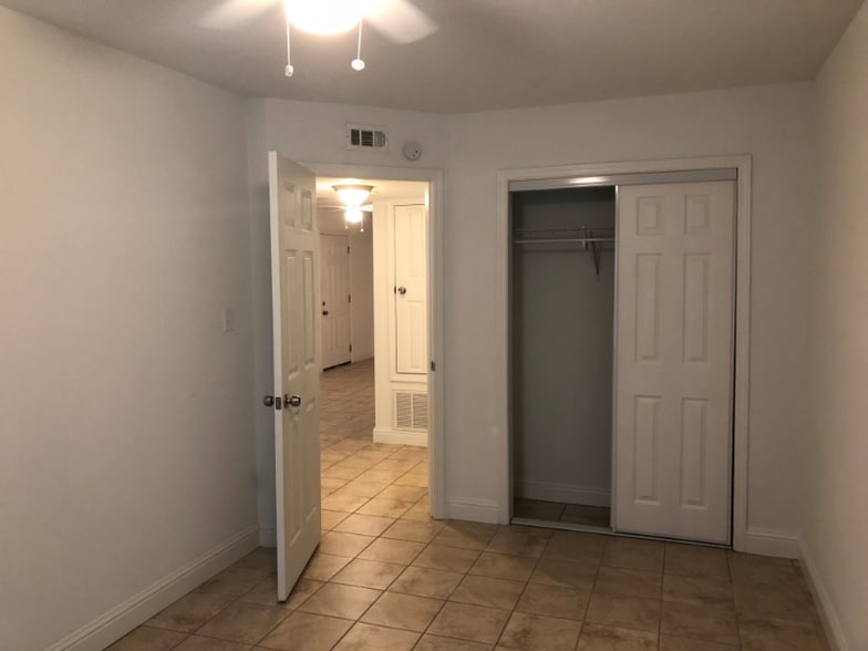 Building Photo - 211 Green Acres Rd