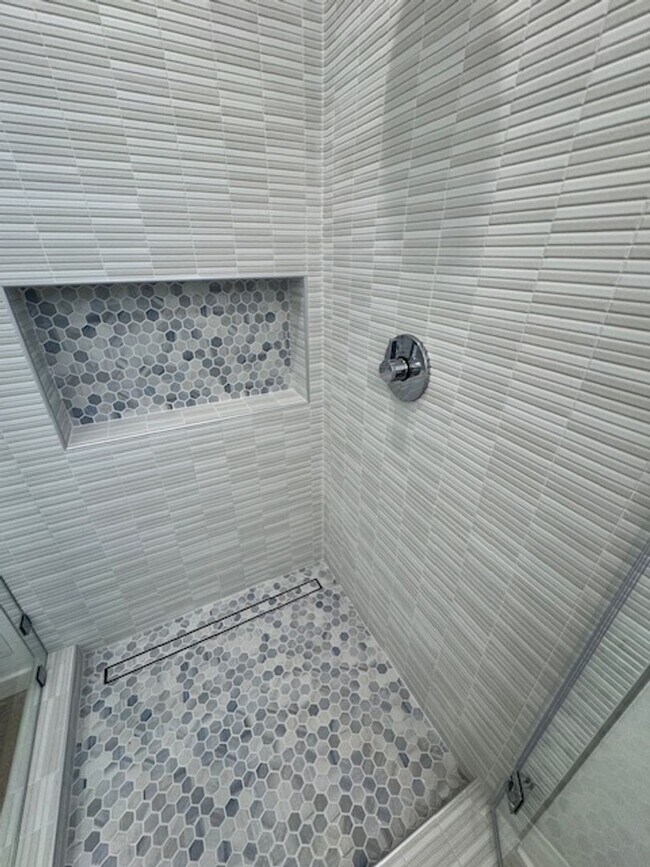 Building Photo - 6170 Briercrest Ave