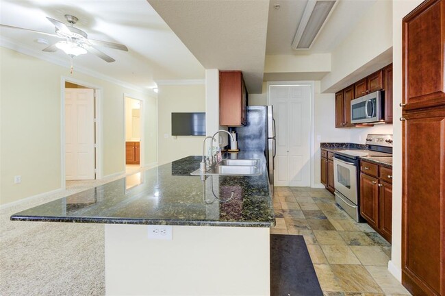 Building Photo - 7575 Kirby Dr