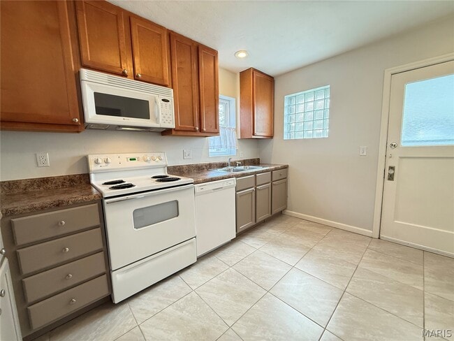 Building Photo - 1437 Collins Ave