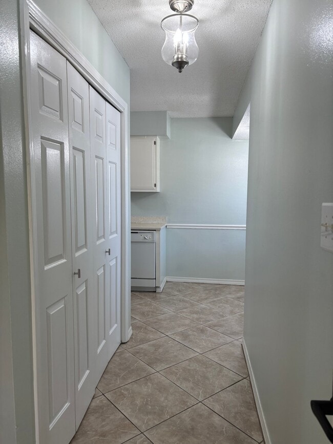 Building Photo - 262 Highpoint Dr