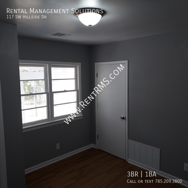 Building Photo - 117 SW Hillside Dr