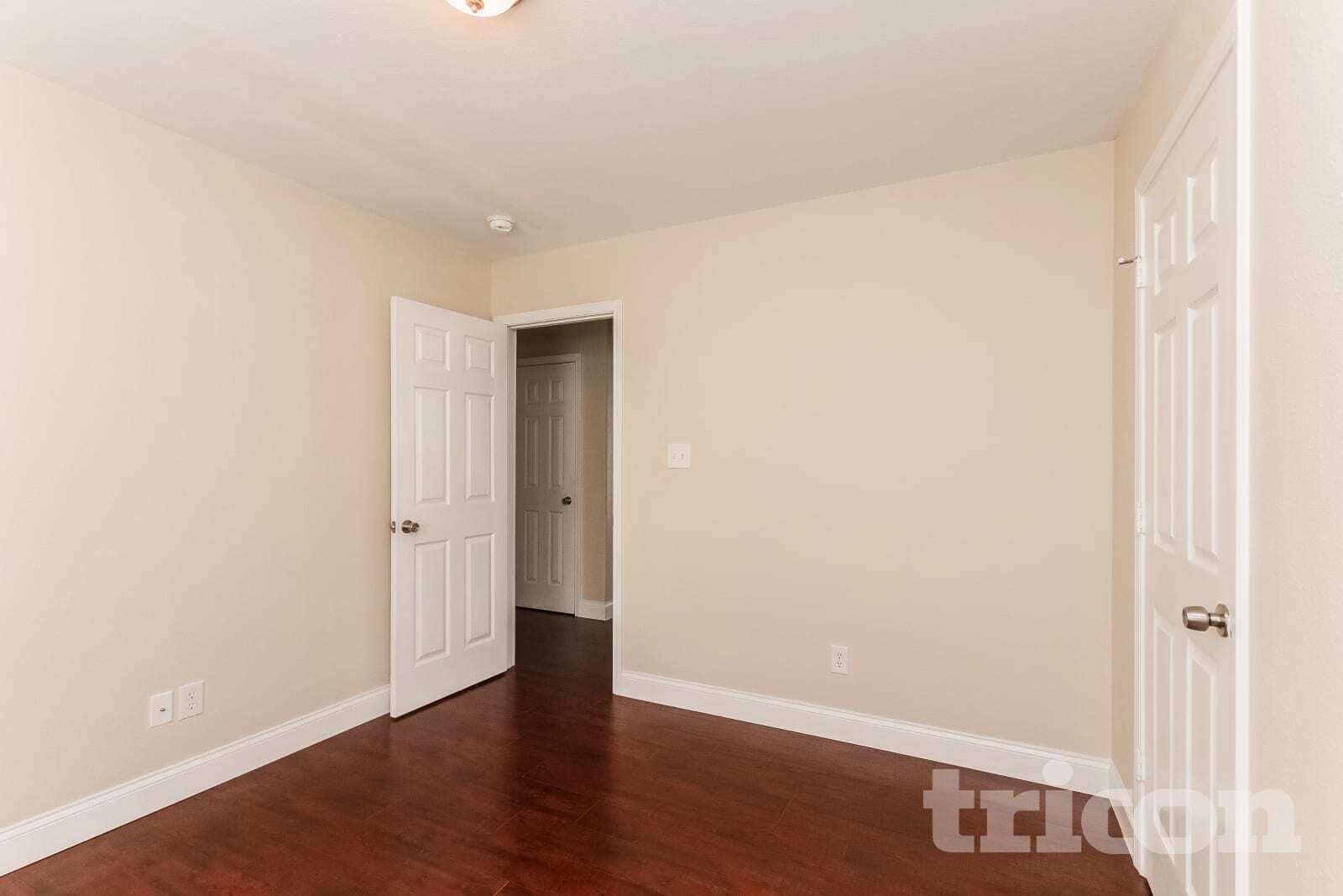 Building Photo - 10417 Hugue Way