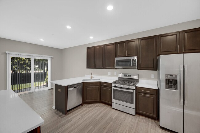 Building Photo - 1115 Goldfinch Ave