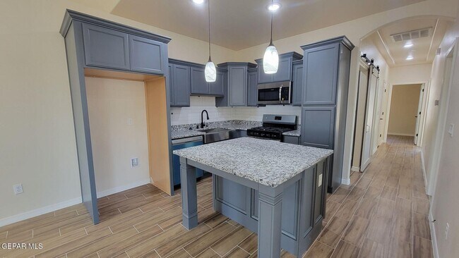 Building Photo - 125 Loma Vista Dr