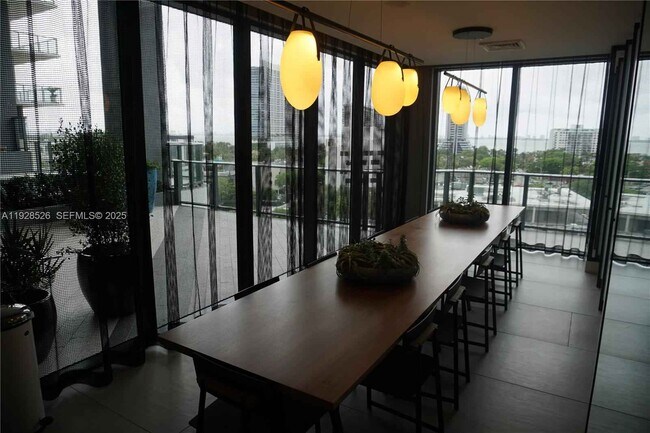 Building Photo - 121 NE 34th St