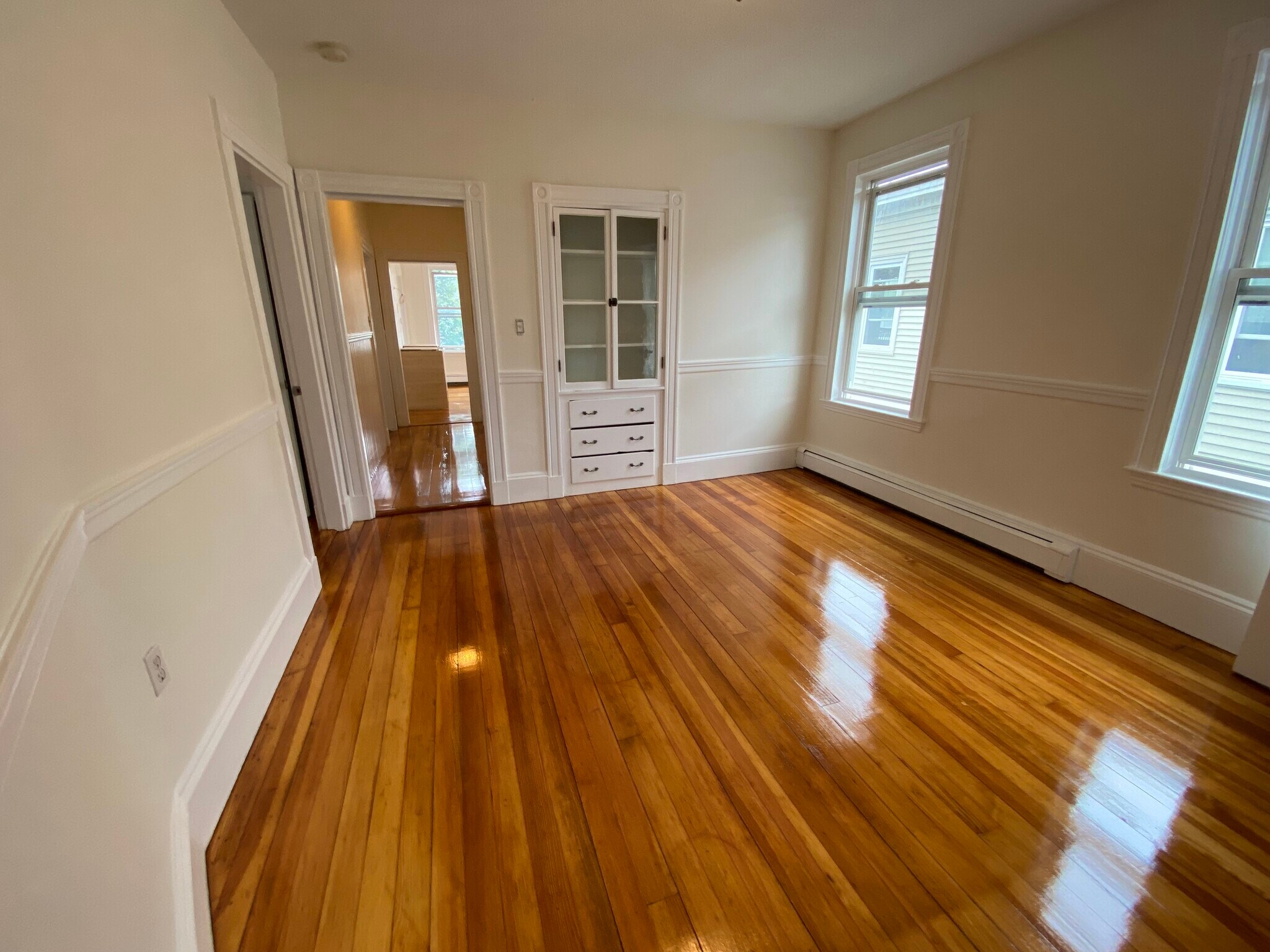 Building Photo - 10 Clary St