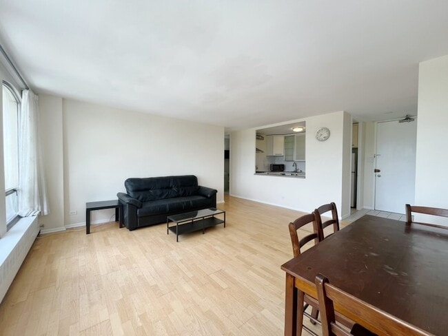 Building Photo - 1401 E 55th St