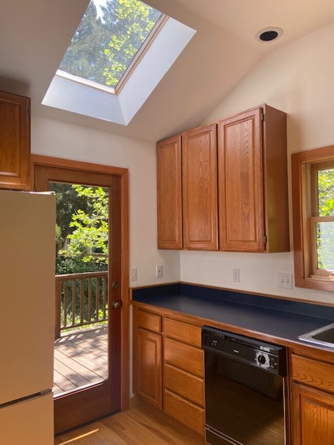 Building Photo - Private / executive 3/2 by Sequoia Park