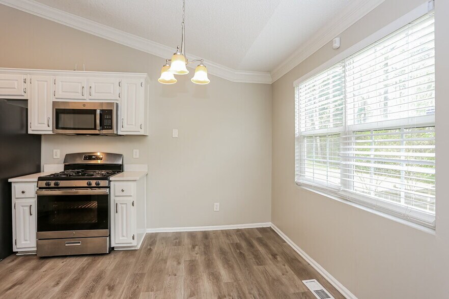 Building Photo - 215 Ashland Manor Dr