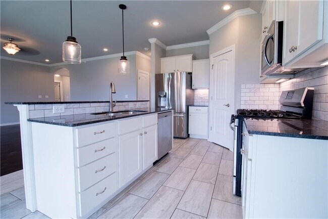 Building Photo - 1220 Gardenia St