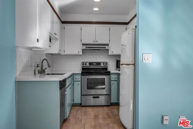 Building Photo - 5651 Windsor Way