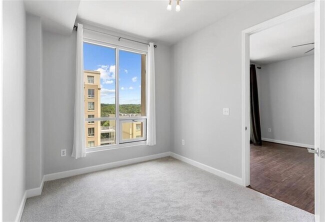 Building Photo - 711 Cosmopolitan Dr NE