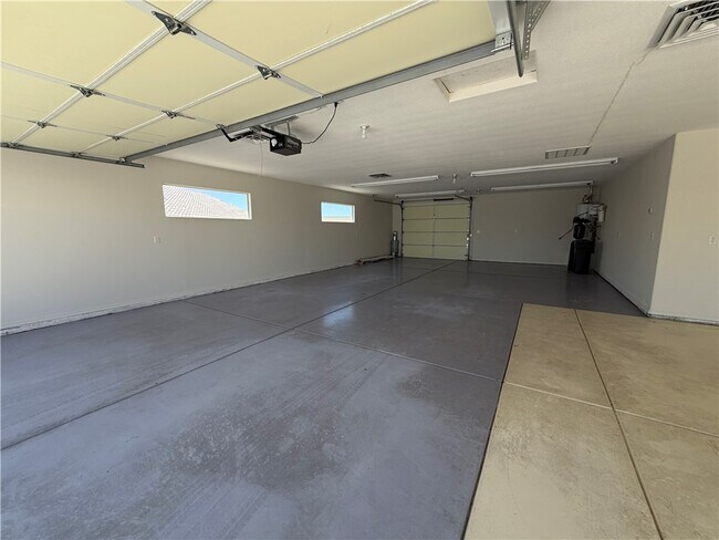 Building Photo - 2581 Highland Trail