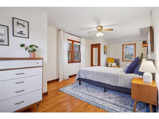 Building Photo - 1705 Ivy Ave E