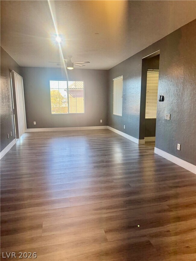 Building Photo - 6868 Sky Pointe Dr