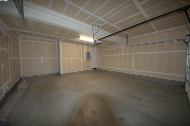 Building Photo - 5530 Esprit Way