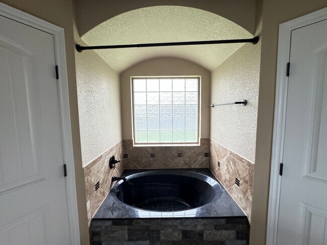 Building Photo - 708 Cody James Dr